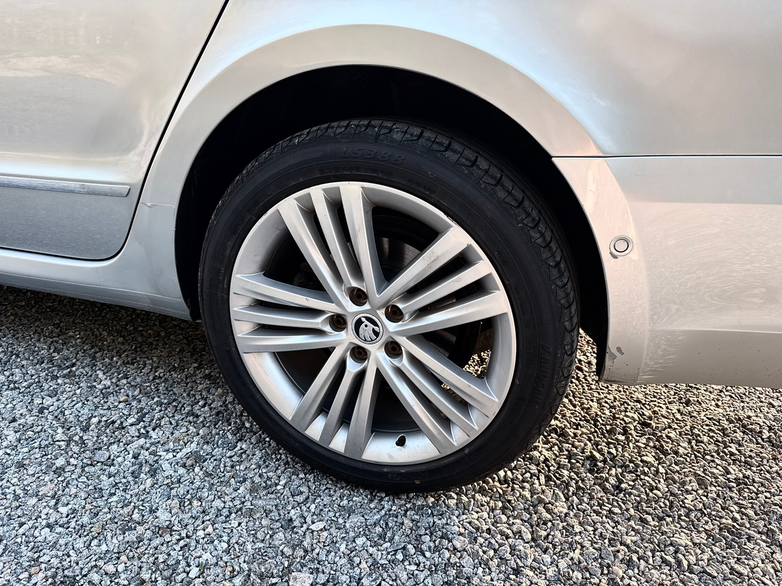 Skoda Superb 2014, kuva 4/5