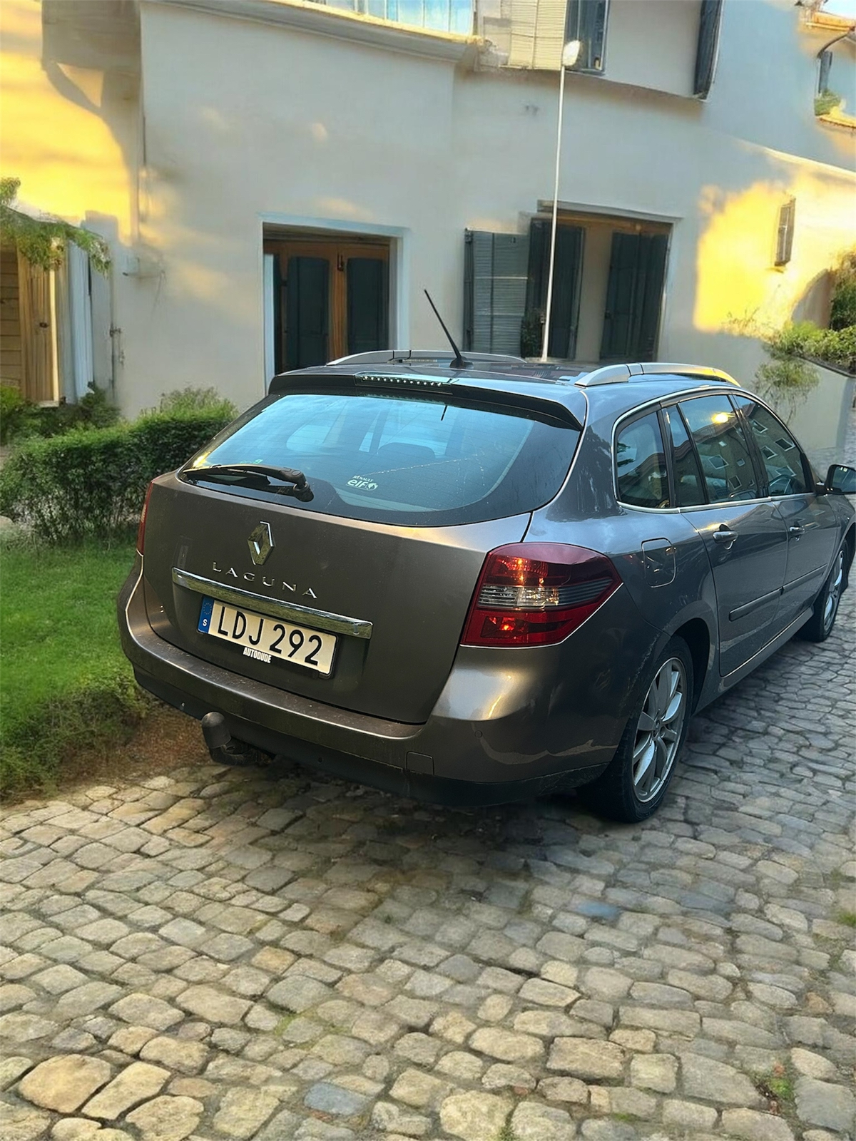 Renault Laguna 2011, bild 2/8