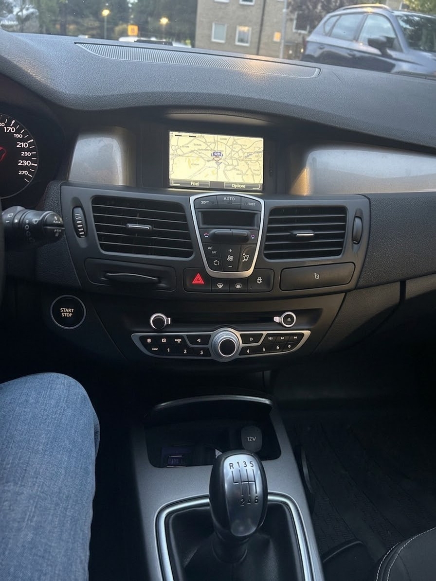 Renault Laguna 2011, bild 6/8