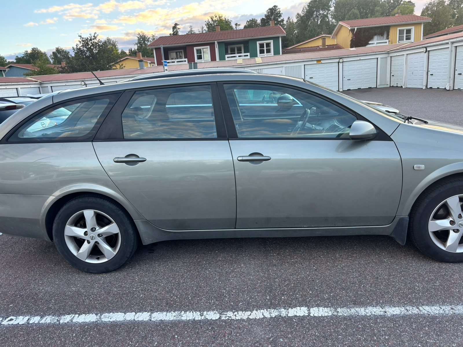 Nissan Primera Traveller 2.0 CVT 2004, bild 3/6