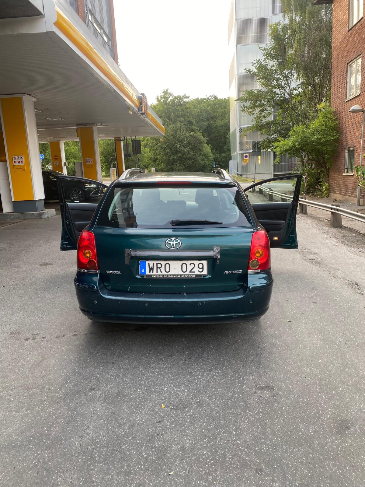 Toyota Avensis Kombi 1.8 VVT-i Manuell 2005, bild 6/6