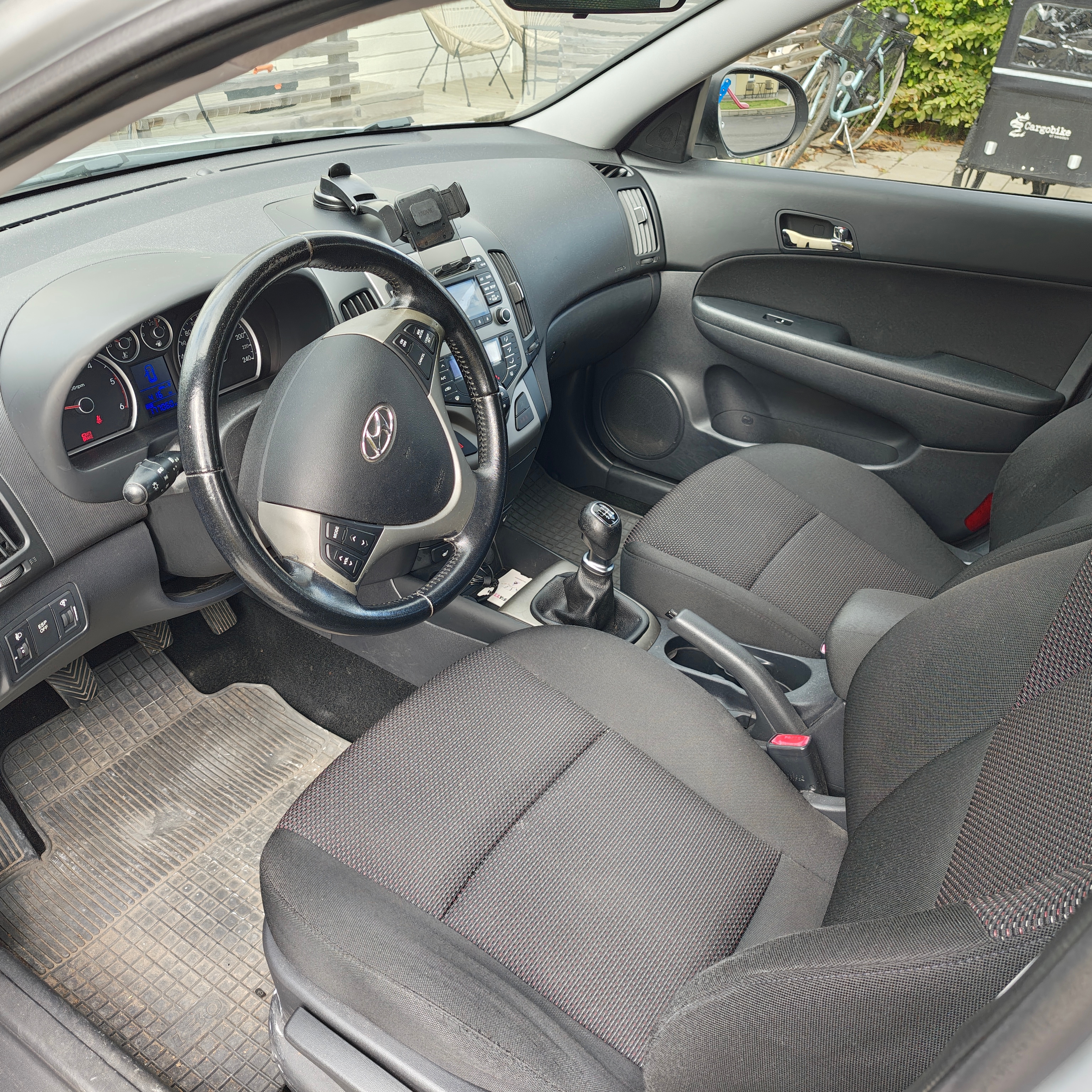Hyundai i30 1.6 CRDi Manuell 2010, bild 2/4