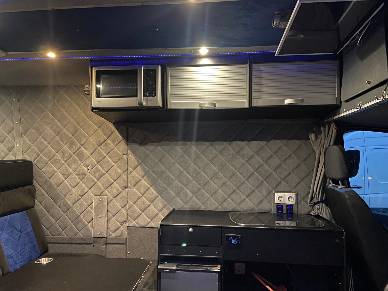 Volkswagen Crafter 35 2.5 TDI Manuell 2007, bild 3/5