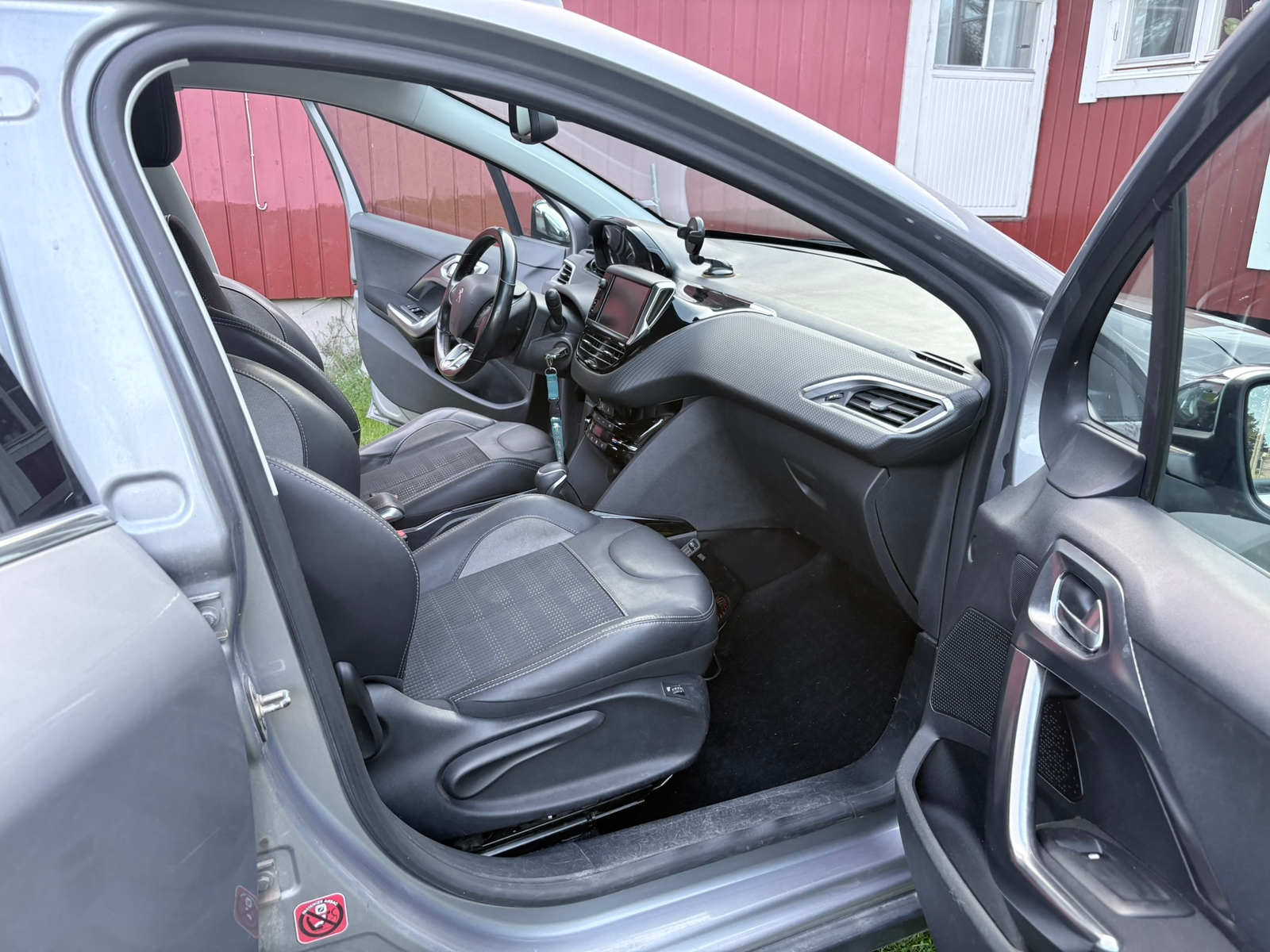 Peugeot 2008 1.2 e-THP EGS 2016, bild 4/9