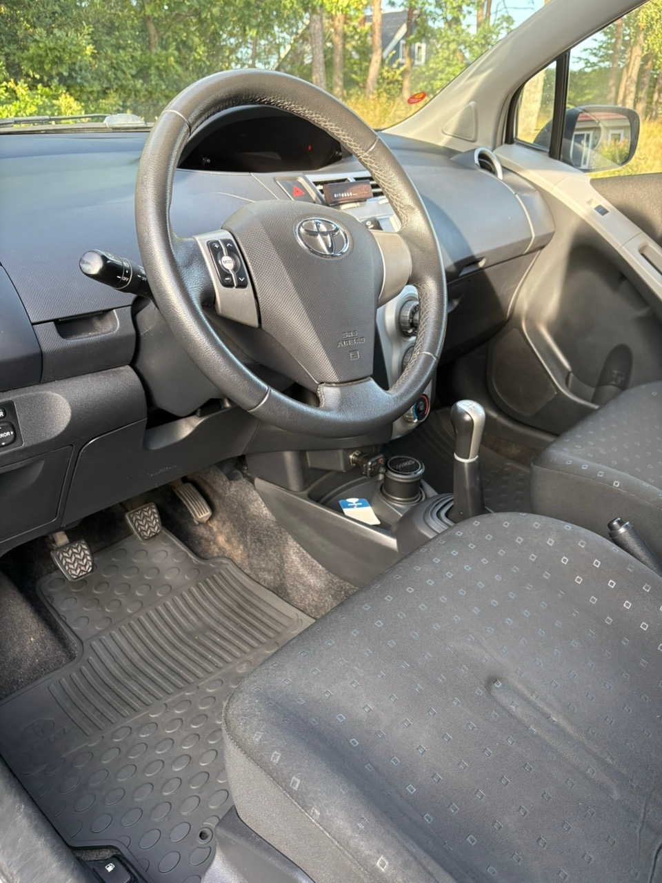 Toyota Yaris 5-dörrar 1.0 VVT-i Manuell 2008, bild 4/5