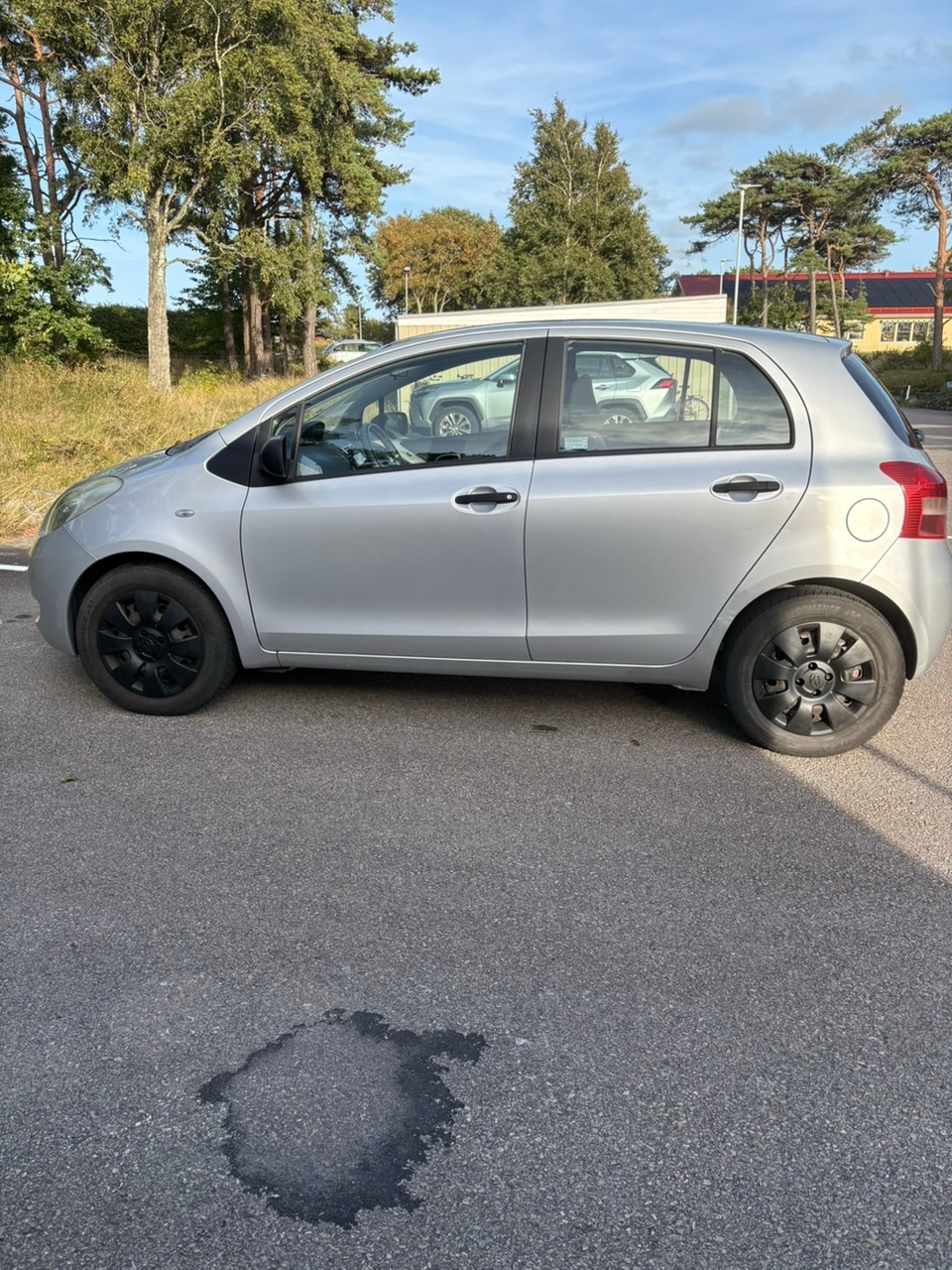 Toyota Yaris 5-dörrar 1.0 VVT-i Manuell 2008, bild 2/5
