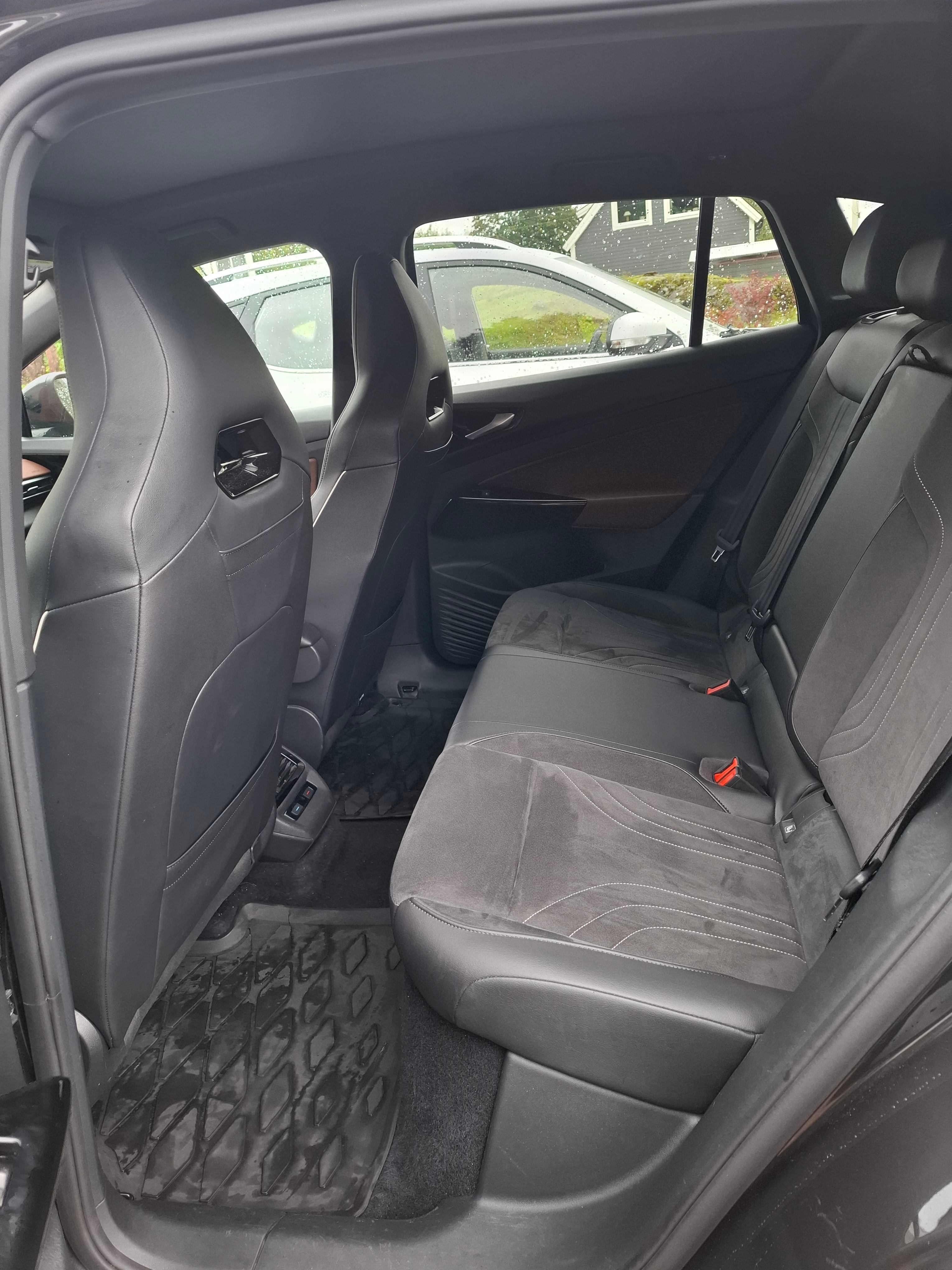 Volkswagen ID.4 Pro Performance 2021, photo 4/6
