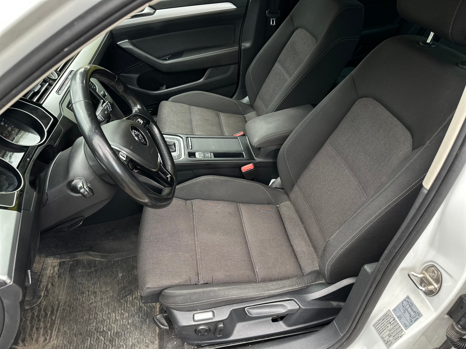 Volkswagen Passat 2016, bild 6/7