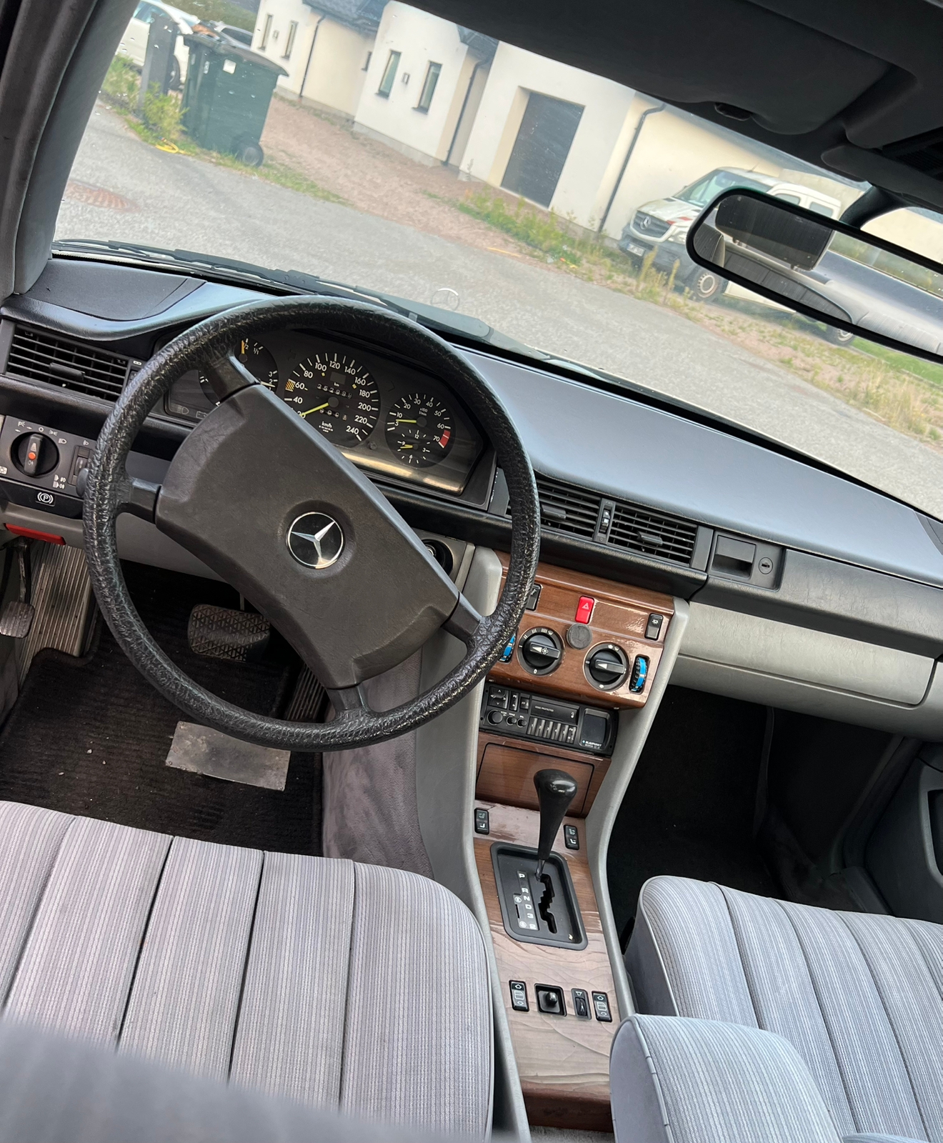 Mercedes-Benz 300 CE Coupé Automatisk 1988, bild 6/7