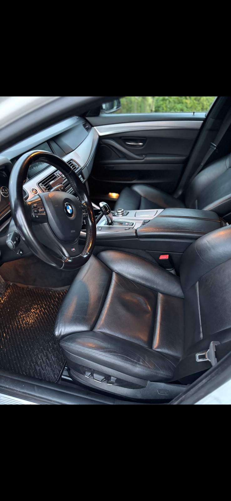 BMW 528 i Touring Steptronic M-Sport 2011, photo 3/4