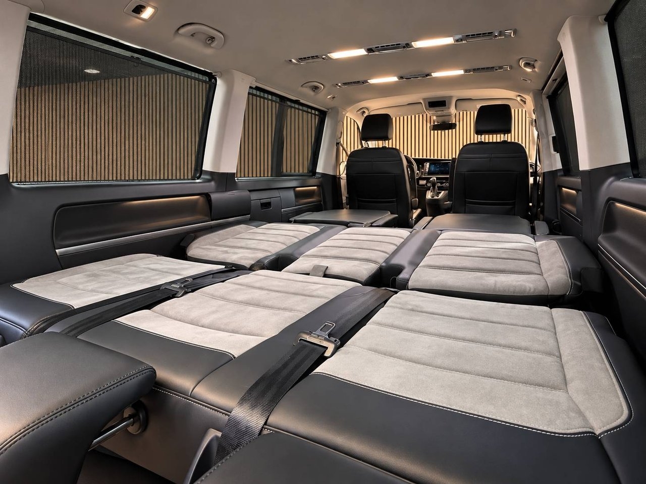 Volkswagen Multivan 2022, photo 2/10