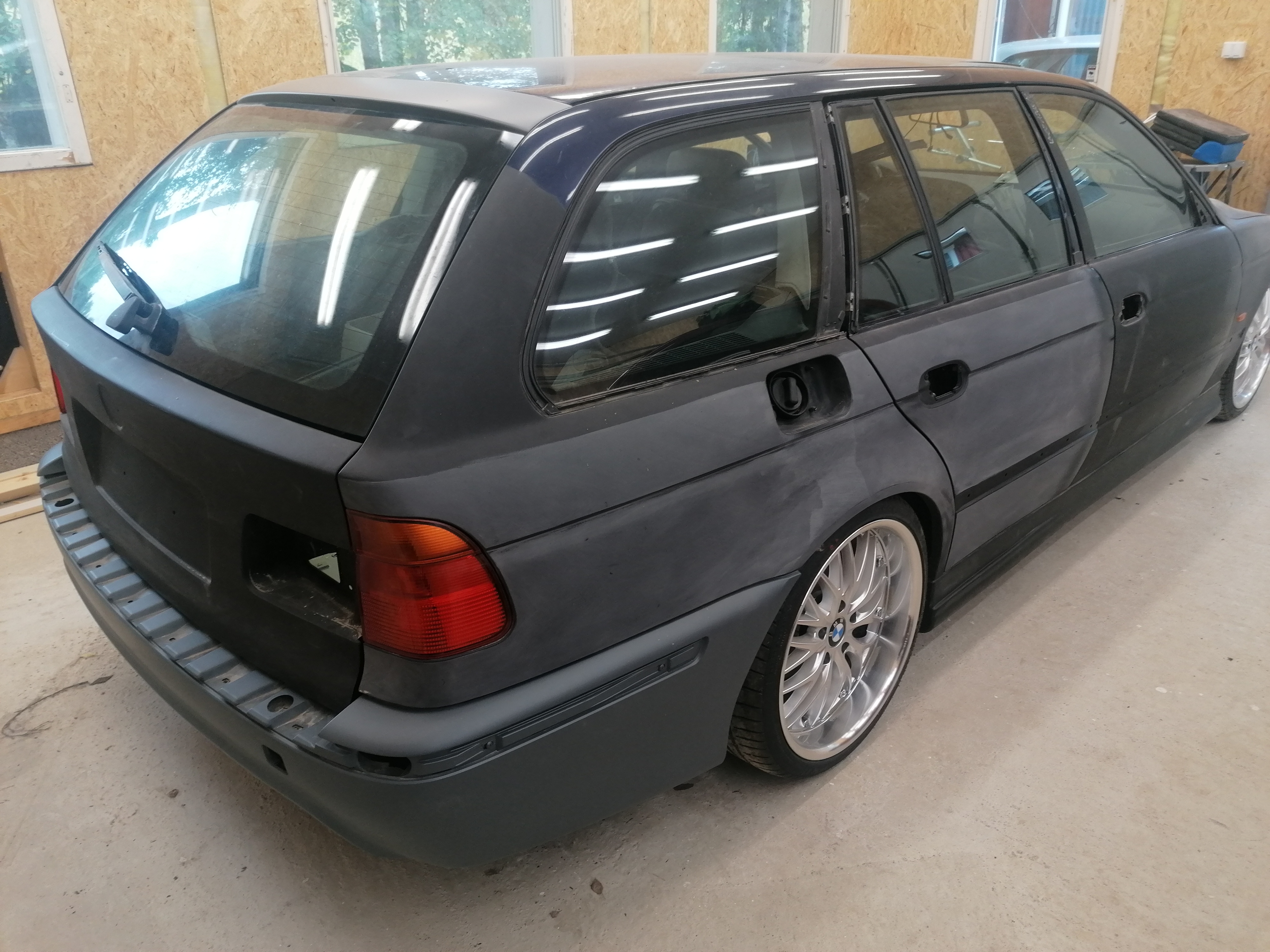 BMW 528 i Touring Manuell 1998, bild 3/8