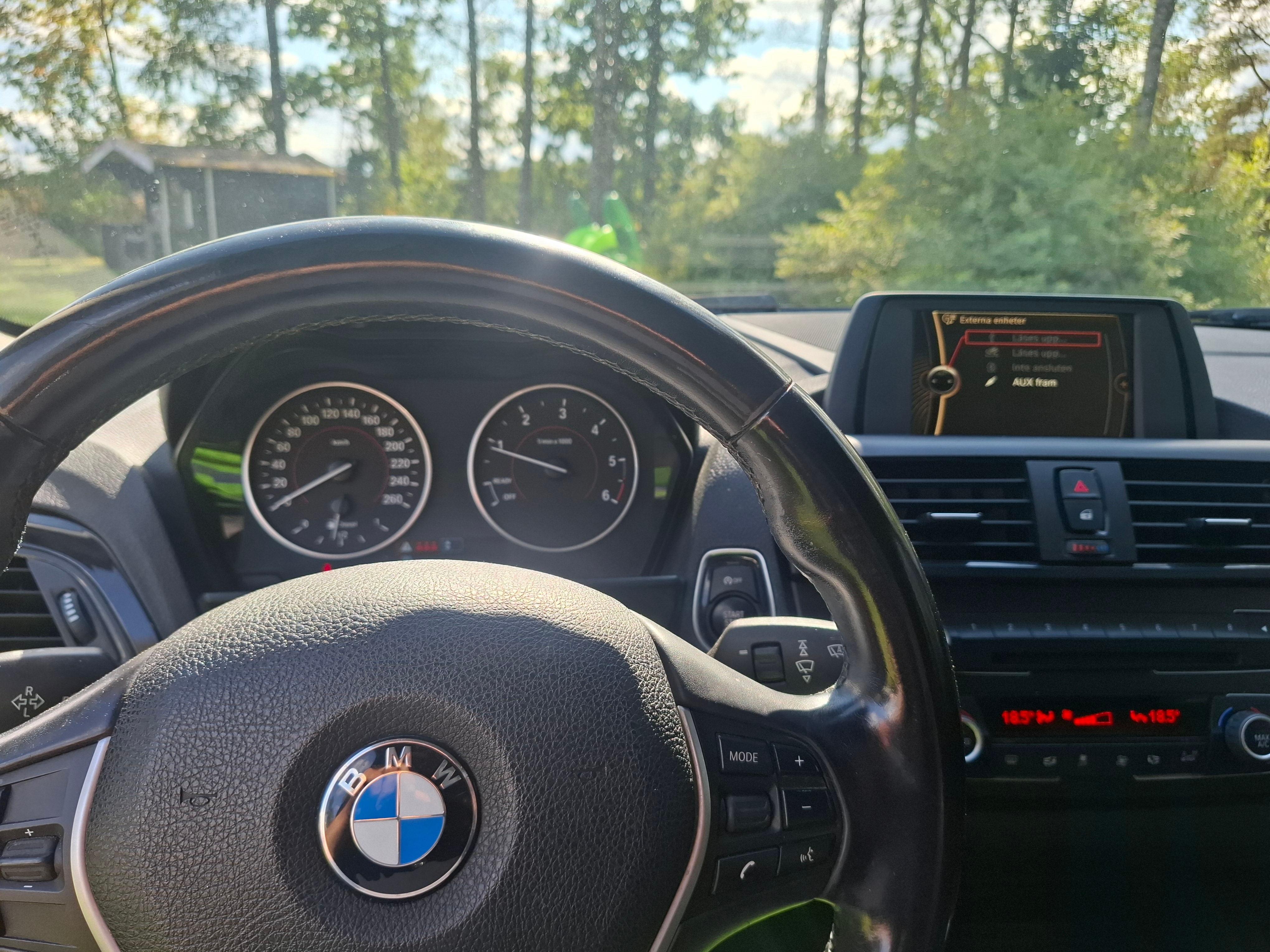 BMW 118 d xDrive 5-dörrars Manuell 2014, photo 3/4