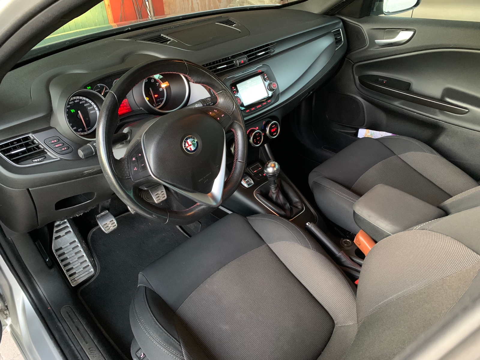 Alfa Romeo Giulietta 1.4 TB 16V Manuell 2016, photo 5/13
