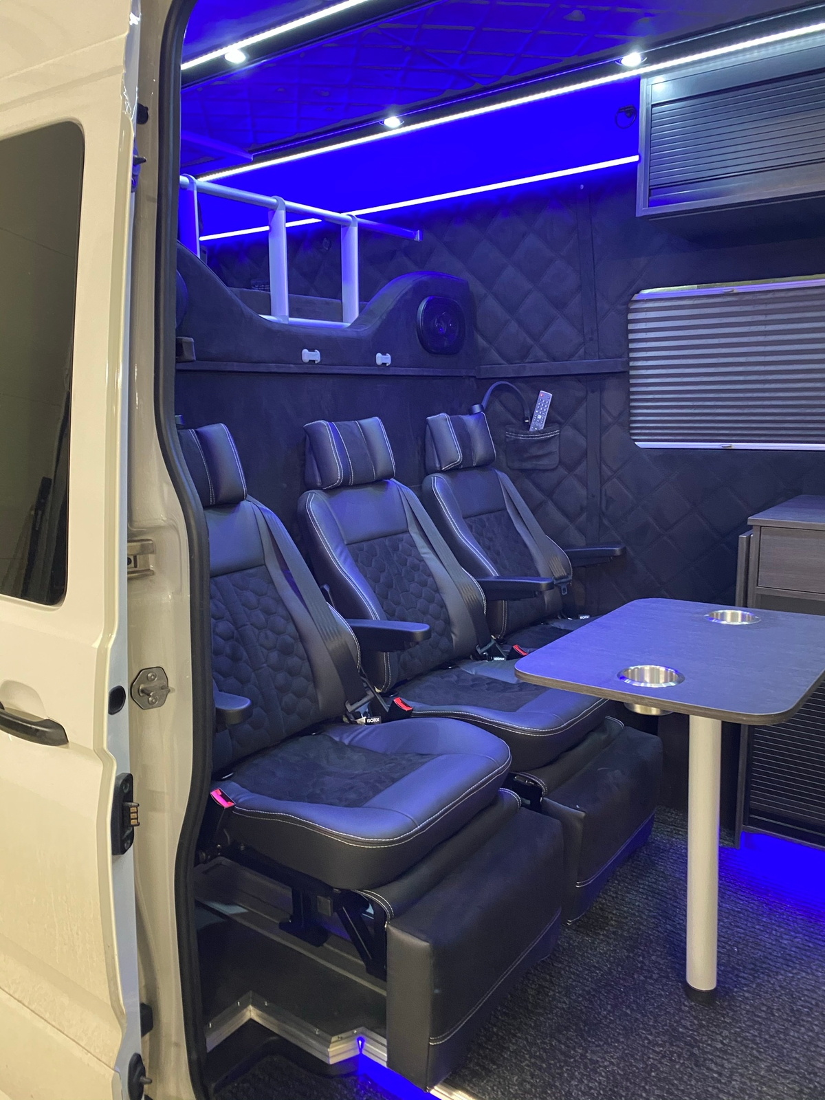 Volkswagen Crafter 35 2.0 TDI Automatisk 2021, bild 5/8