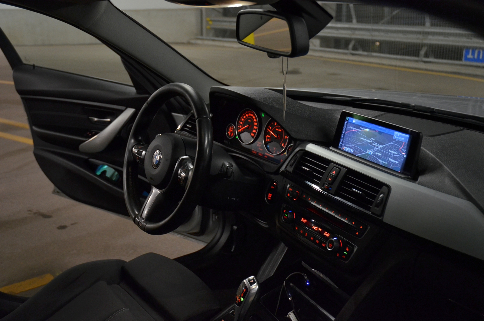 BMW 320 d xDrive Touring Steptronic 2013, photo 5/9