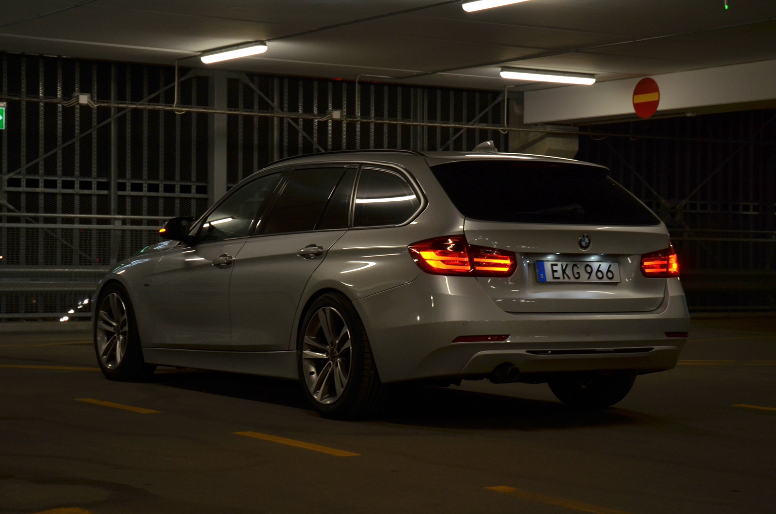 BMW 320 d xDrive Touring Steptronic 2013, photo 2/9