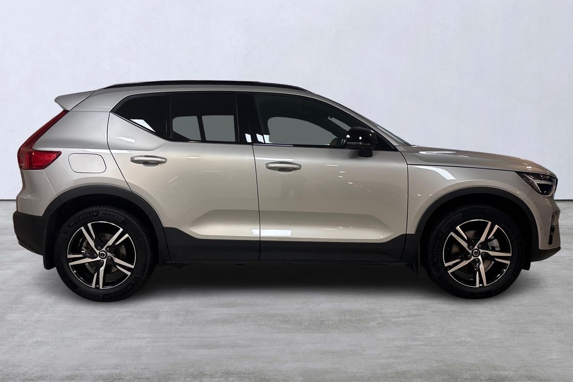 Volvo XC40 B3 FWD Bensin Plus Dark 2025, bild 3/10