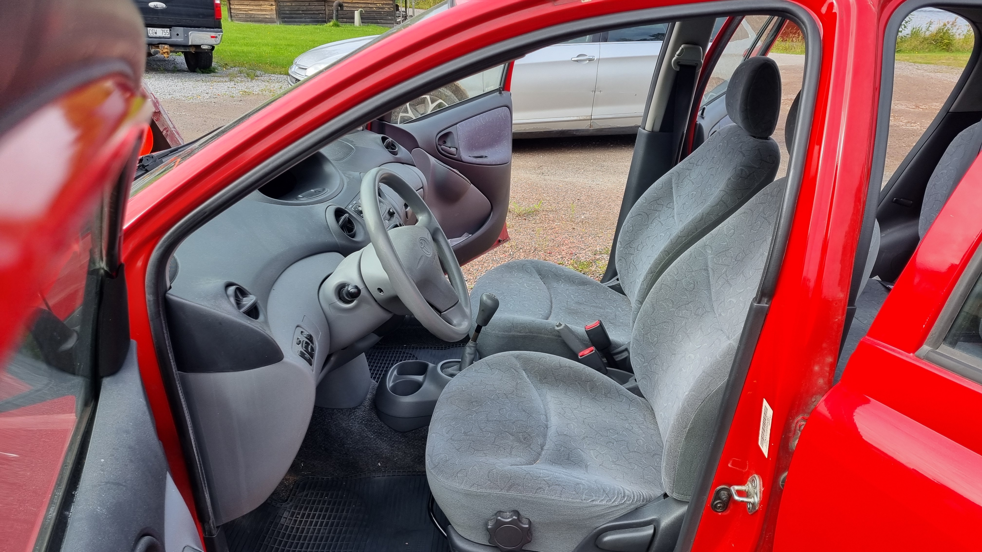Toyota Yaris 5-dörrar 1.0 VVT-i Manuell 1999, bild 5/10
