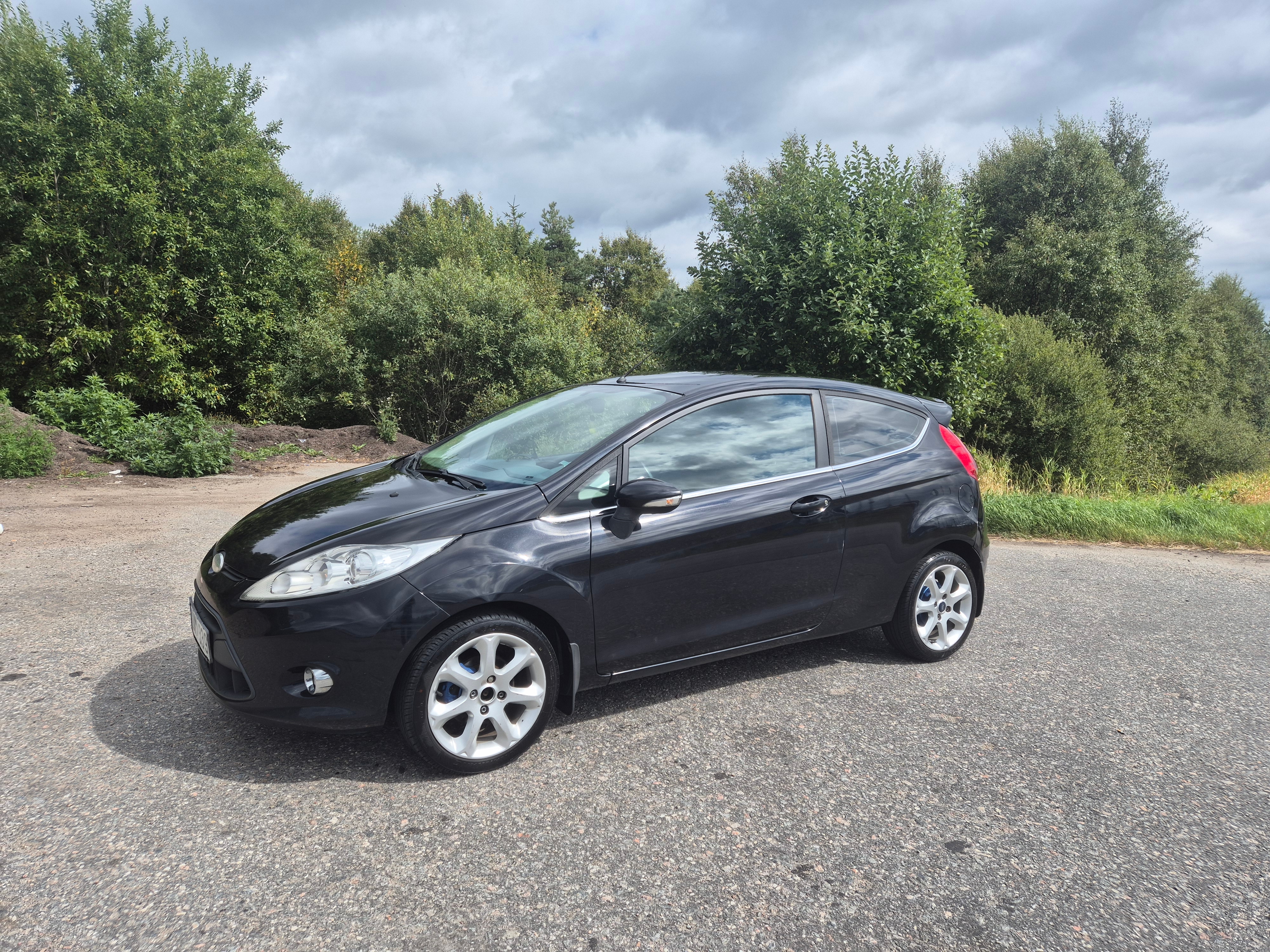 Ford Fiesta 3-dörrar 1.6 TDCi Manuell 2010, bild 3/7