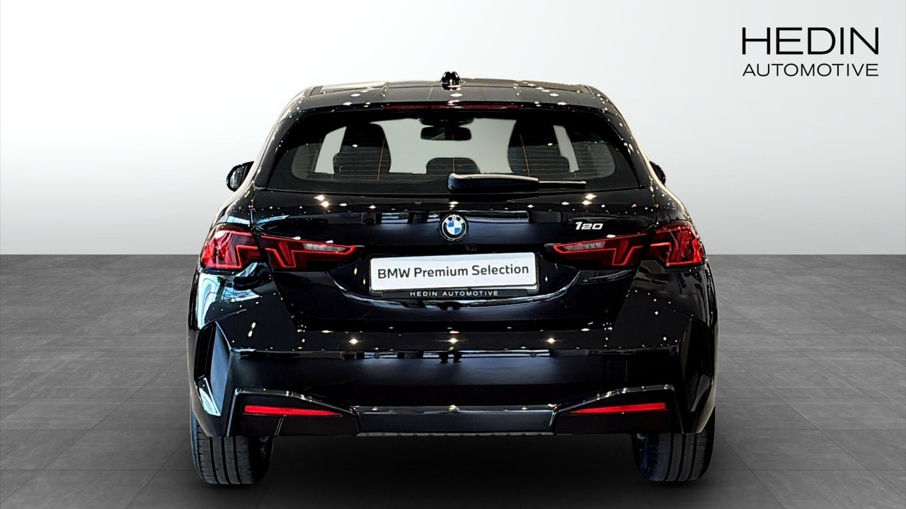 BMW 120 2026, bild 7/9