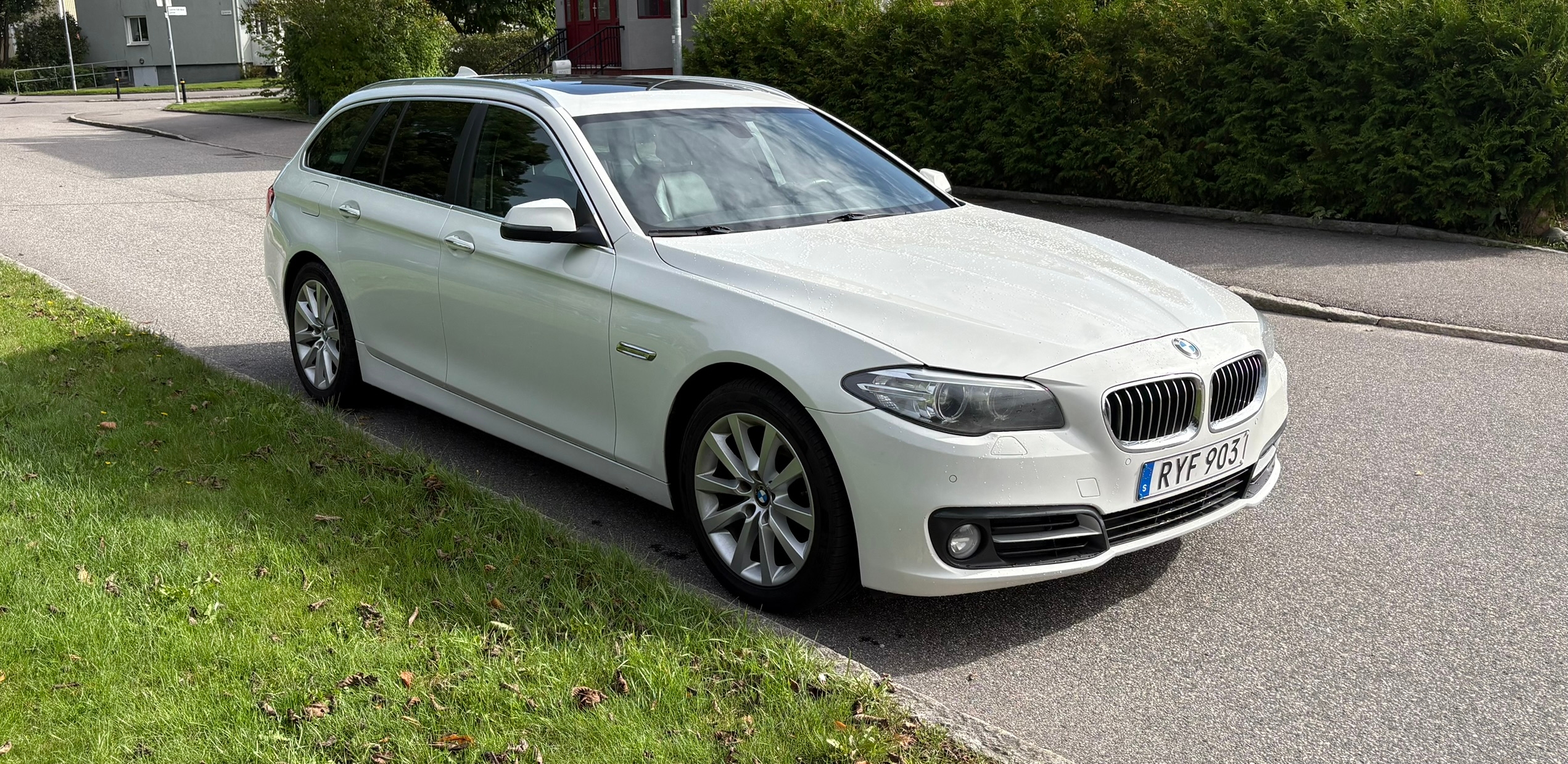 BMW 520 d xDrive Touring Steptronic 2015, bild 3/10
