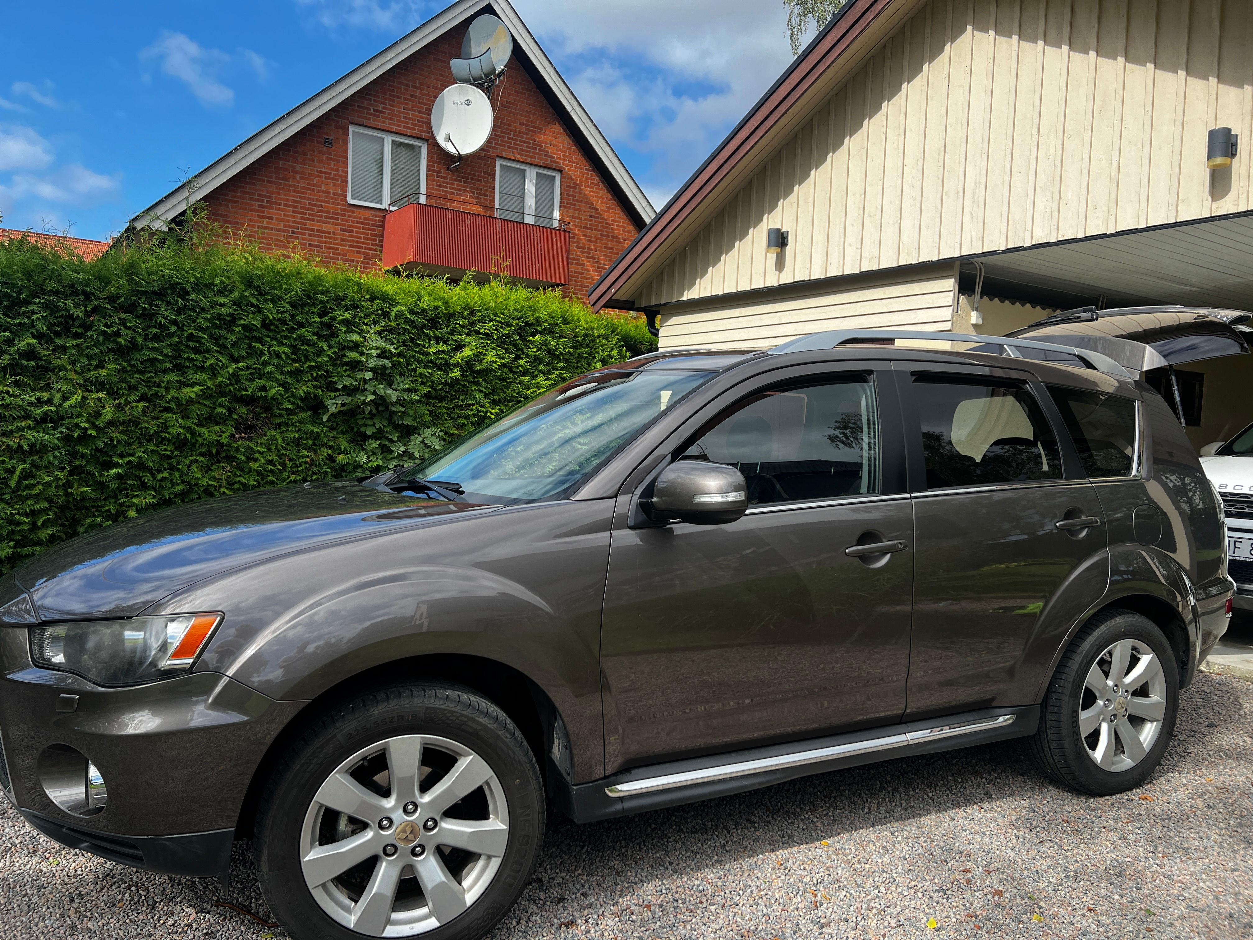 Mitsubishi Outlander 2010, bild 2/8