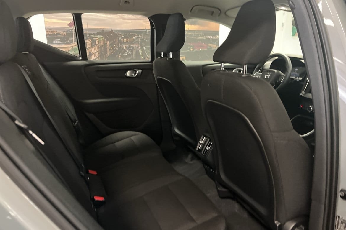 Volvo XC40 B3 FWD Bensin Essential 2024, bild 7/8