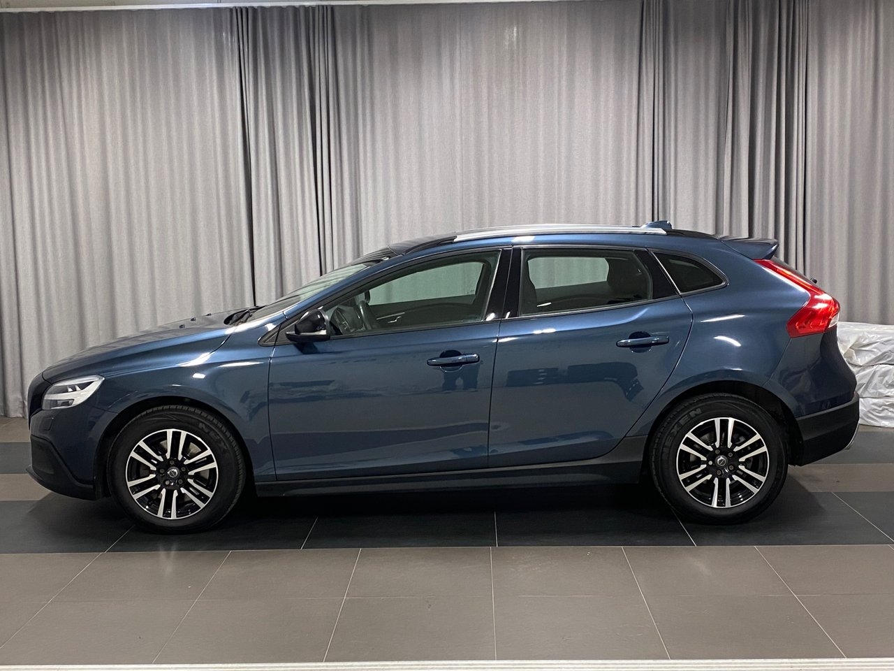 Volvo V40 Cross Country 2019, bild 2/10