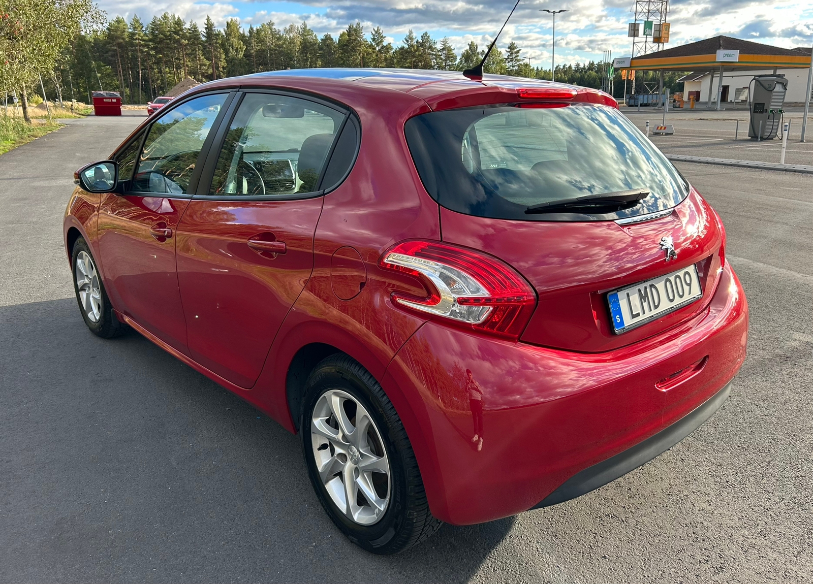 Peugeot 208 5-dörrar 1.2 VTi 82hk 2014, bild 2/7