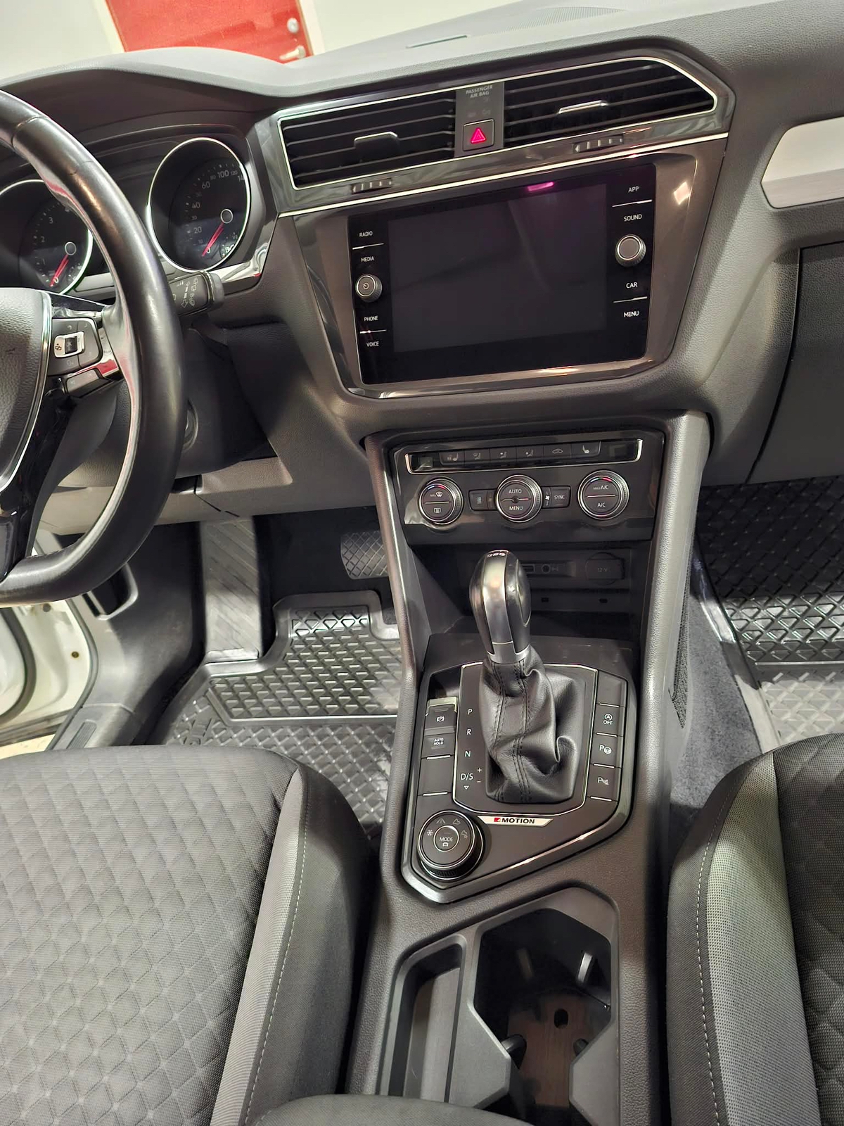 Volkswagen Tiguan 2018, bild 7/10