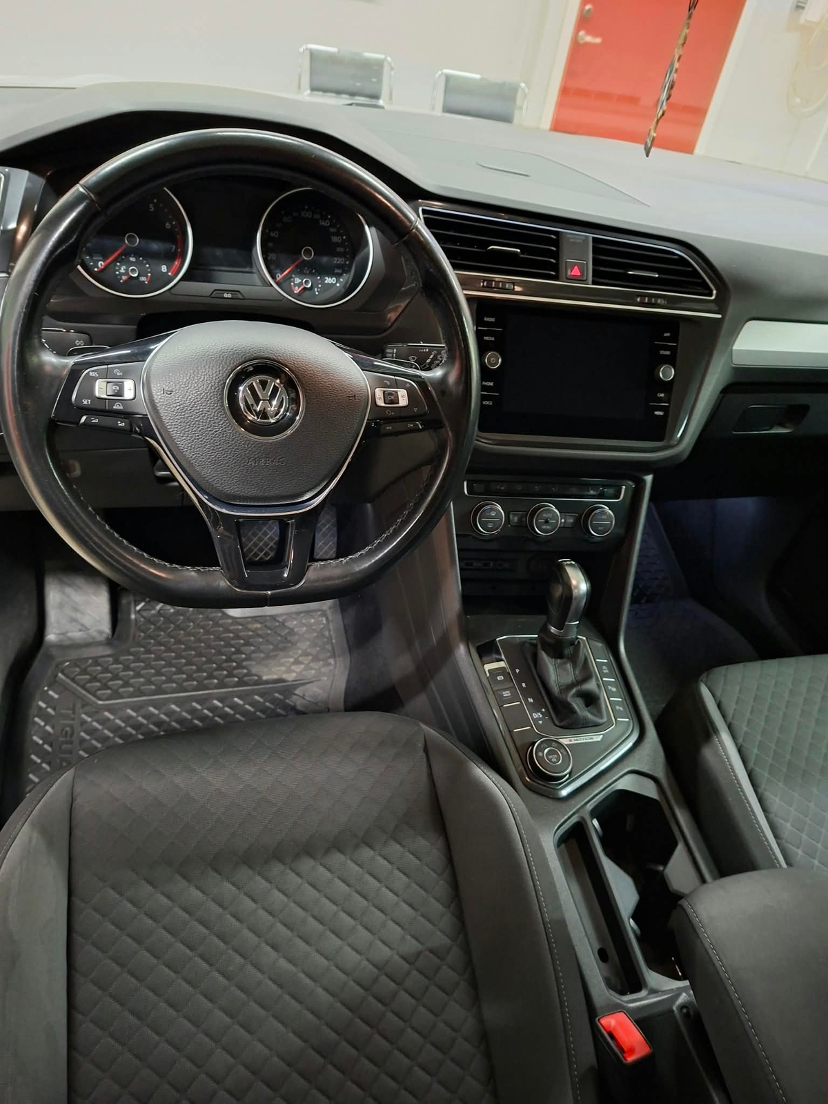 Volkswagen Tiguan 2018, bild 6/10