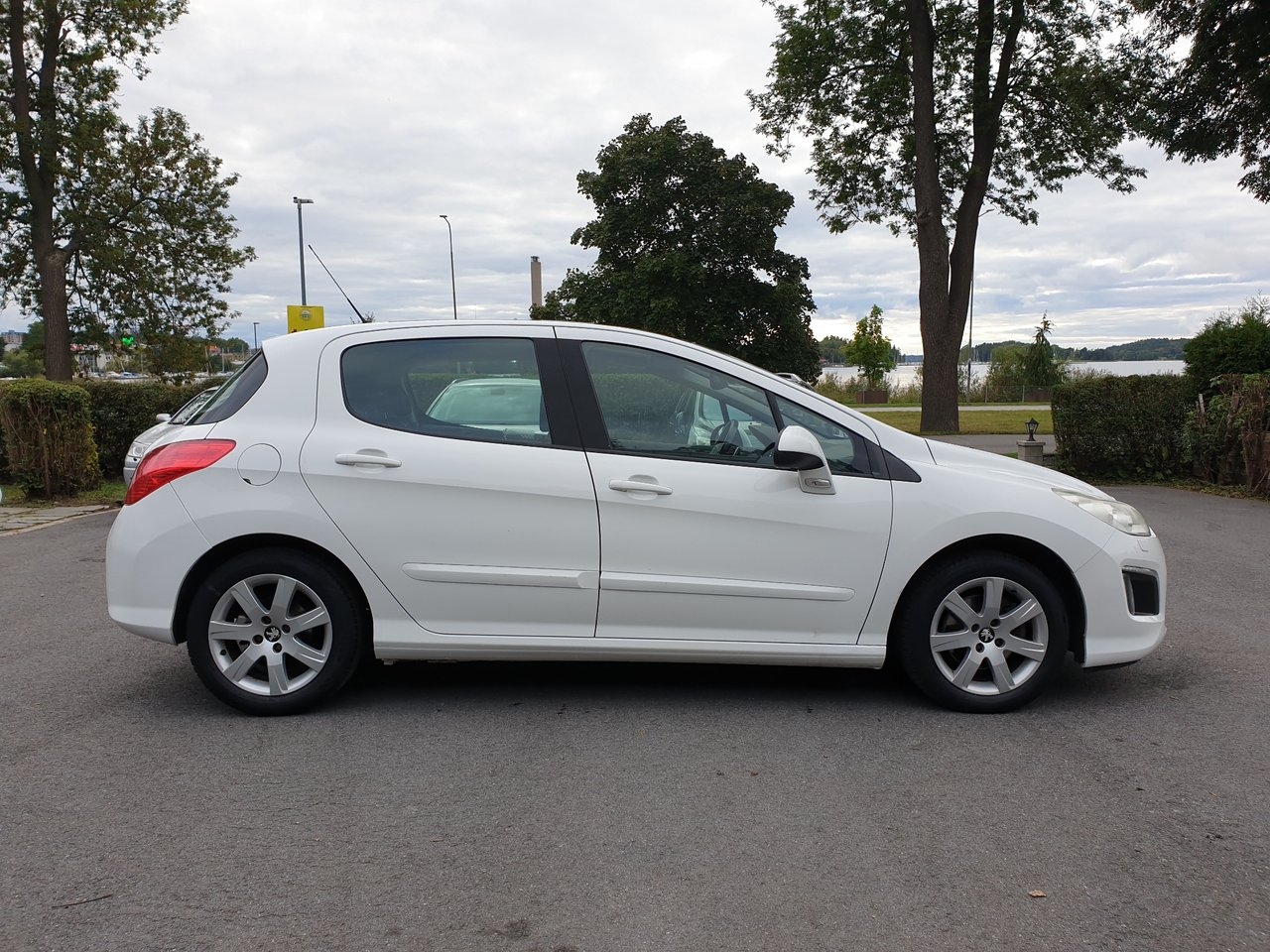 Peugeot 308 5-dörrar 1.6 e-HDi Auto 2011, bild 6/10