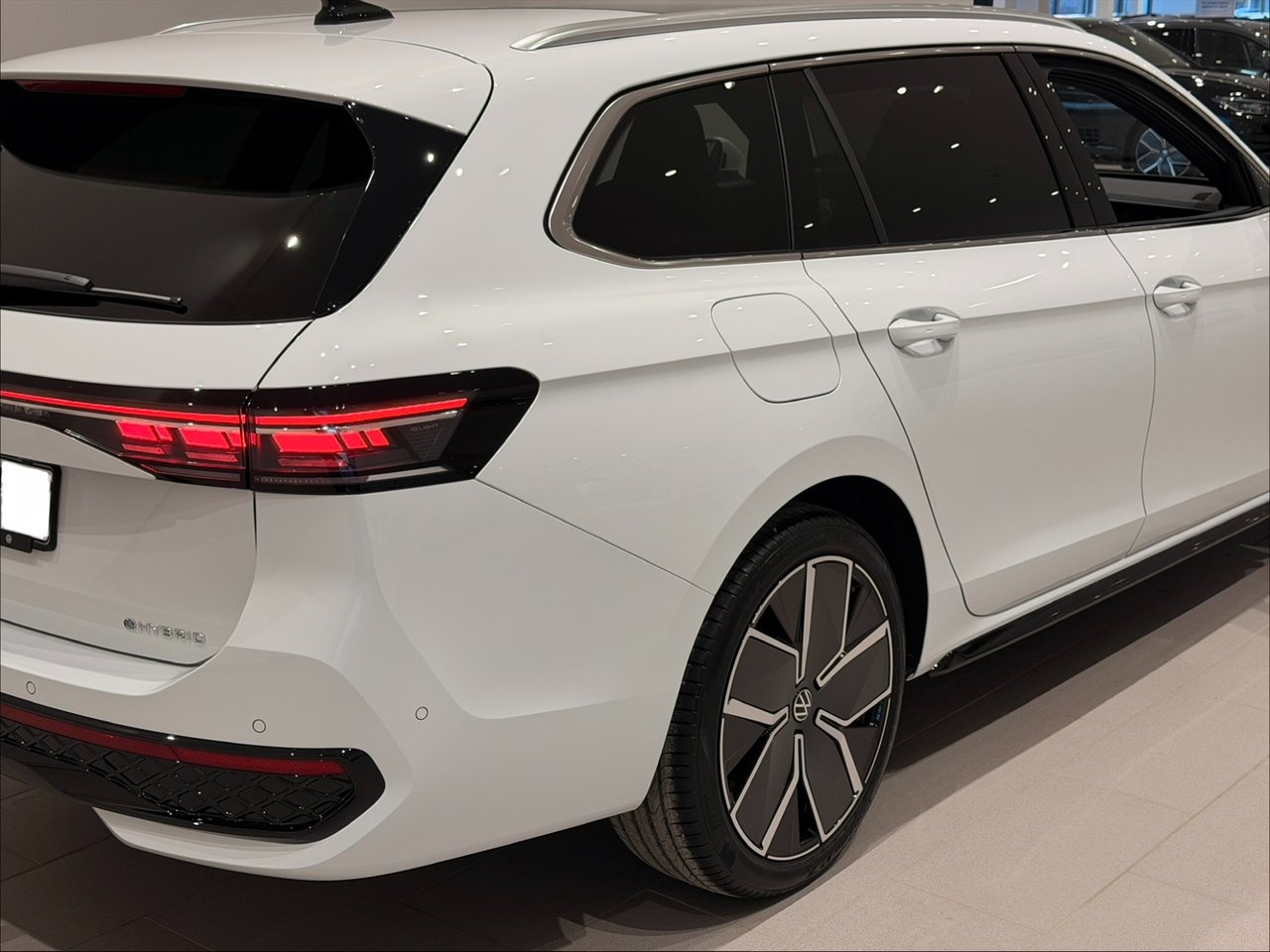 Volkswagen Passat R line eHybrid 272 hk 2027, bild 7/10