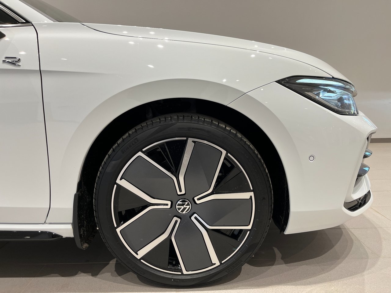 Volkswagen Passat R line eHybrid 272 hk 2027, bild 5/10
