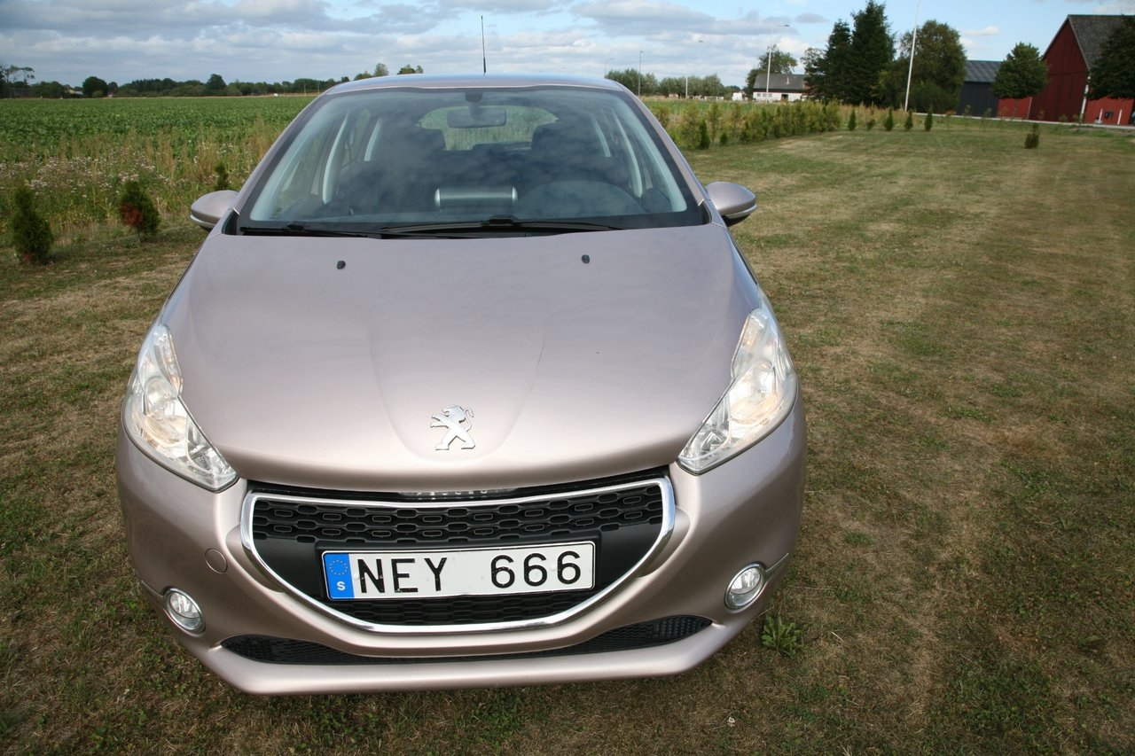 Peugeot 208 5-dörrar 1.2 VTi 2012, bild 2/10