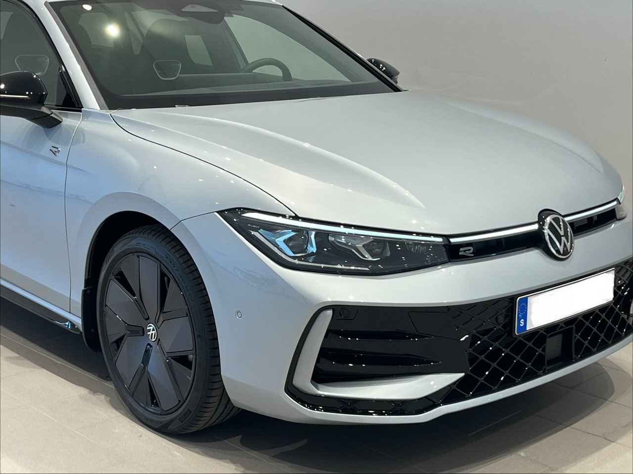 Volkswagen Passat R line eHybrid 272 hk 2027, bild 2/10