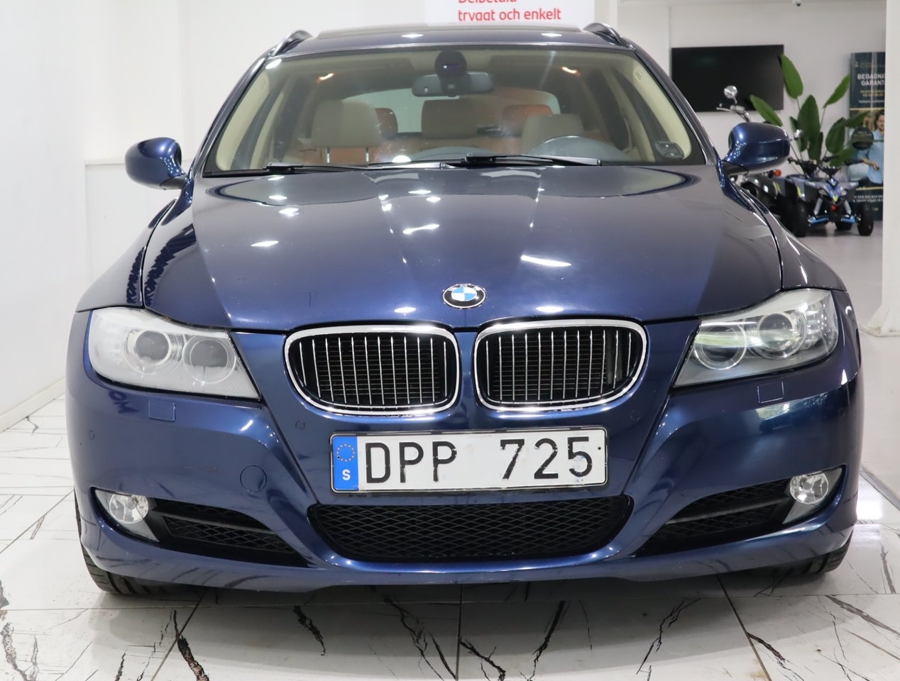 BMW 330 i xDrive Touring 2010, bild 2/10