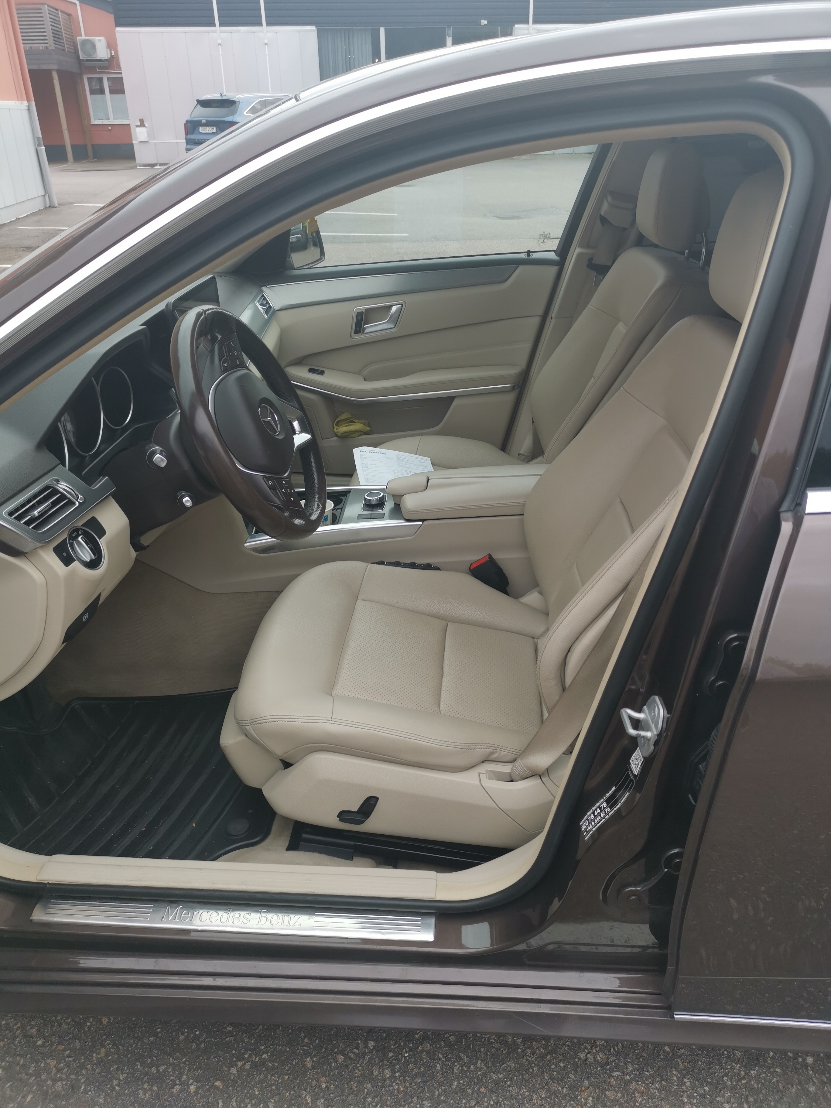 Mercedes-Benz E 220 BlueTEC 9G-Tronic 2016, bild 2/9