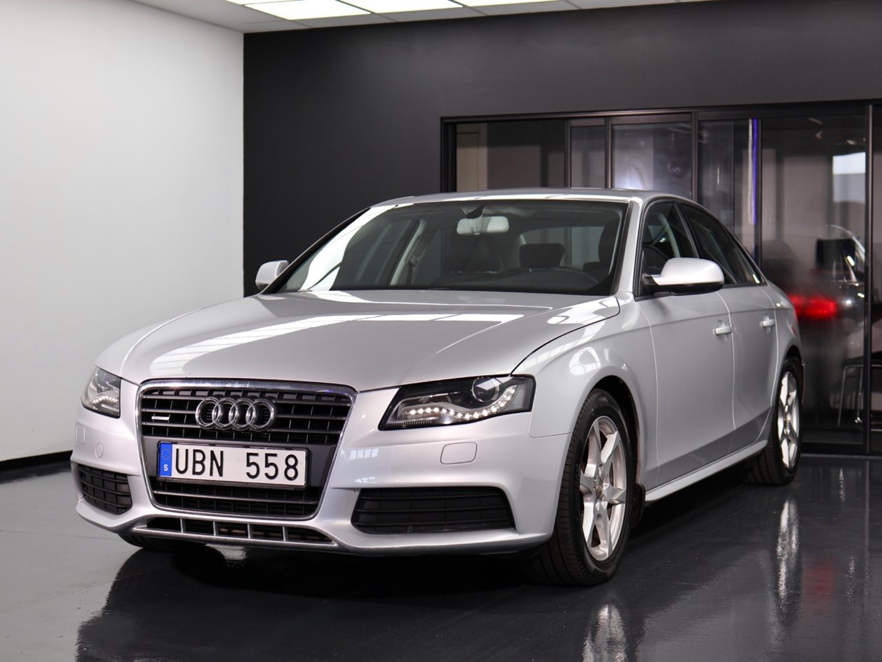 Audi A4 Sedan 2.0 TDI DPF quattro 2011, bild 3/10