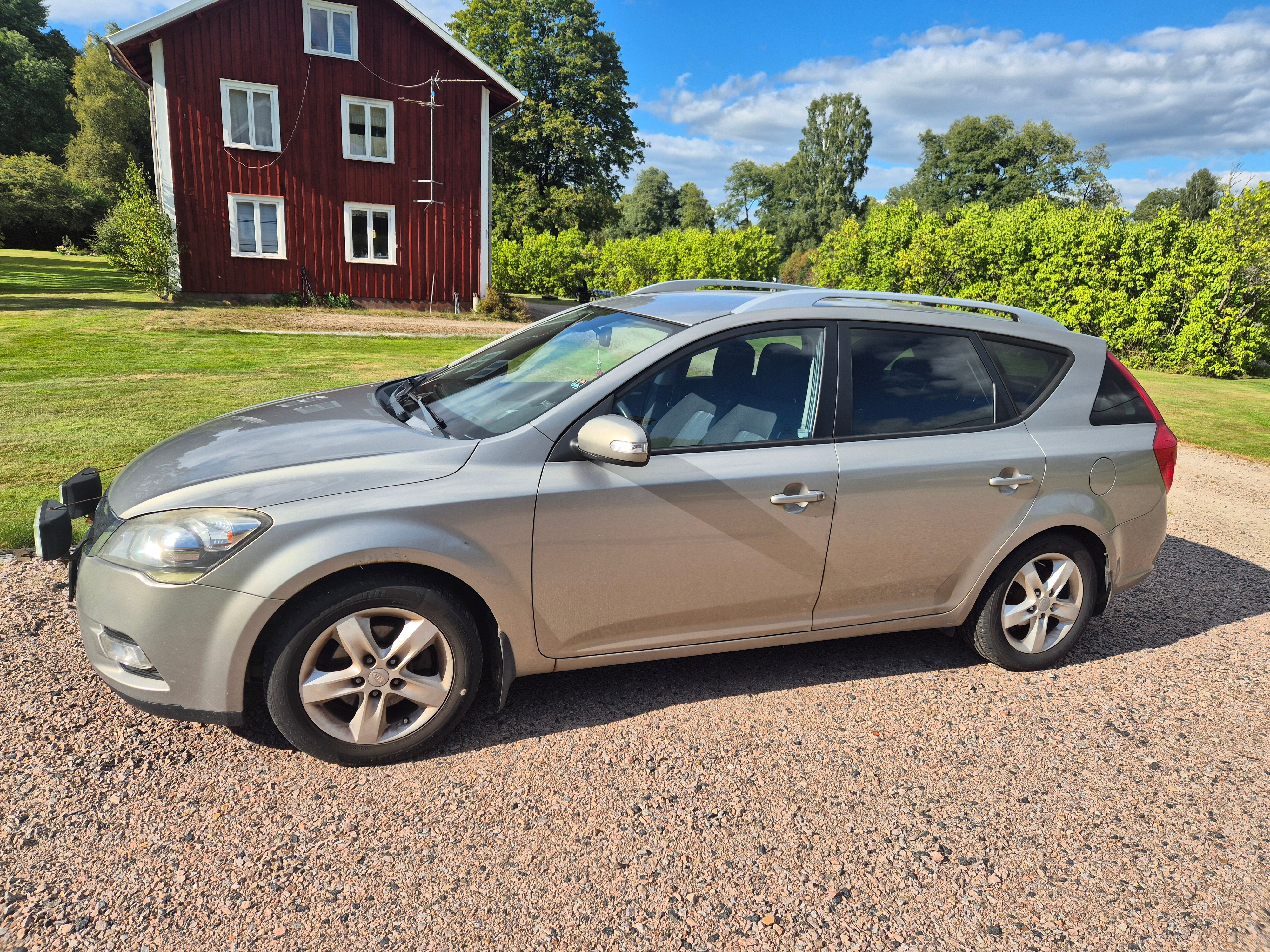 Kia Ceed _sw 1.6 CRDi Automatisk 2011, photo 2/4