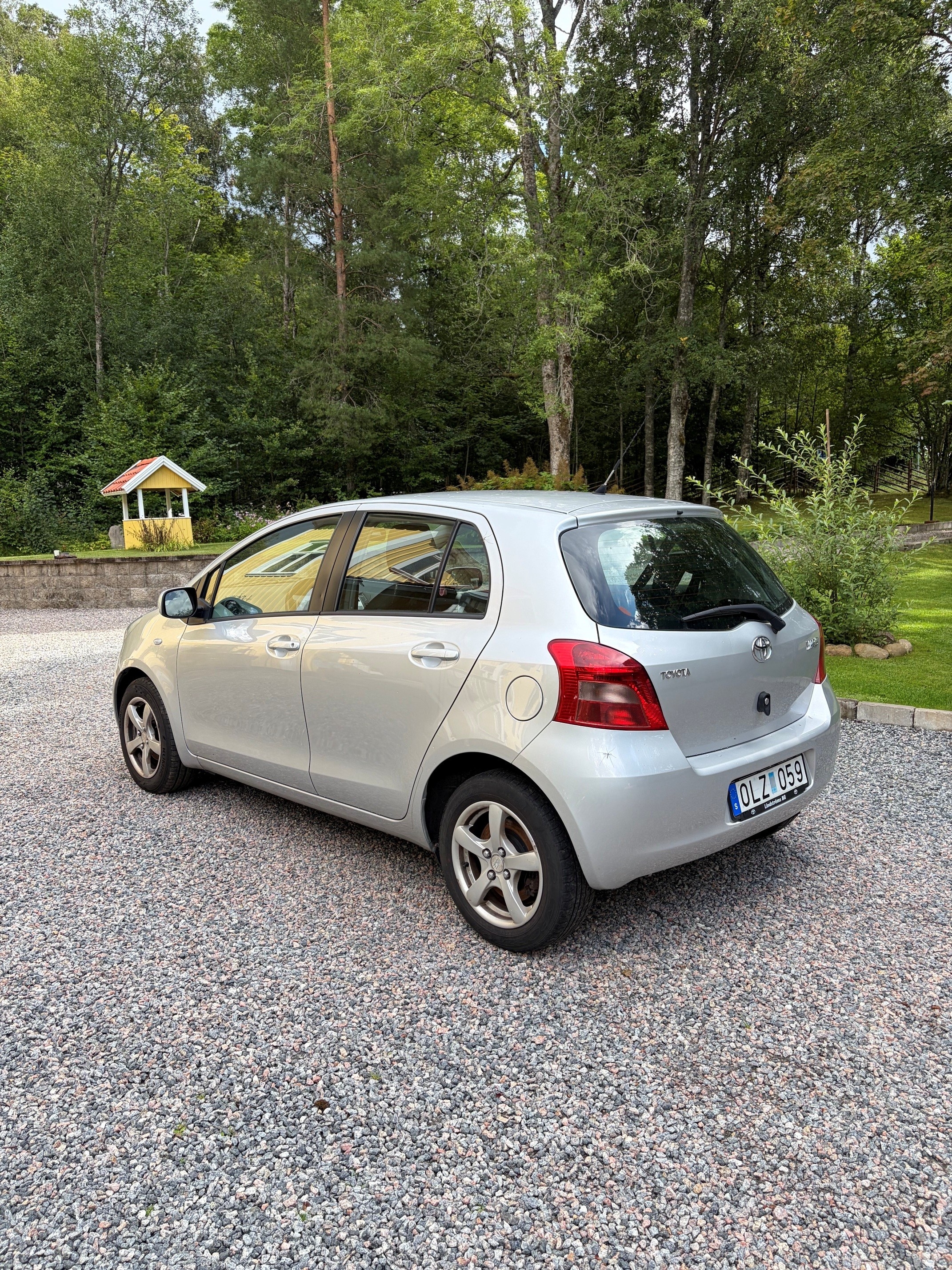 Toyota Yaris 2008, photo 2/2
