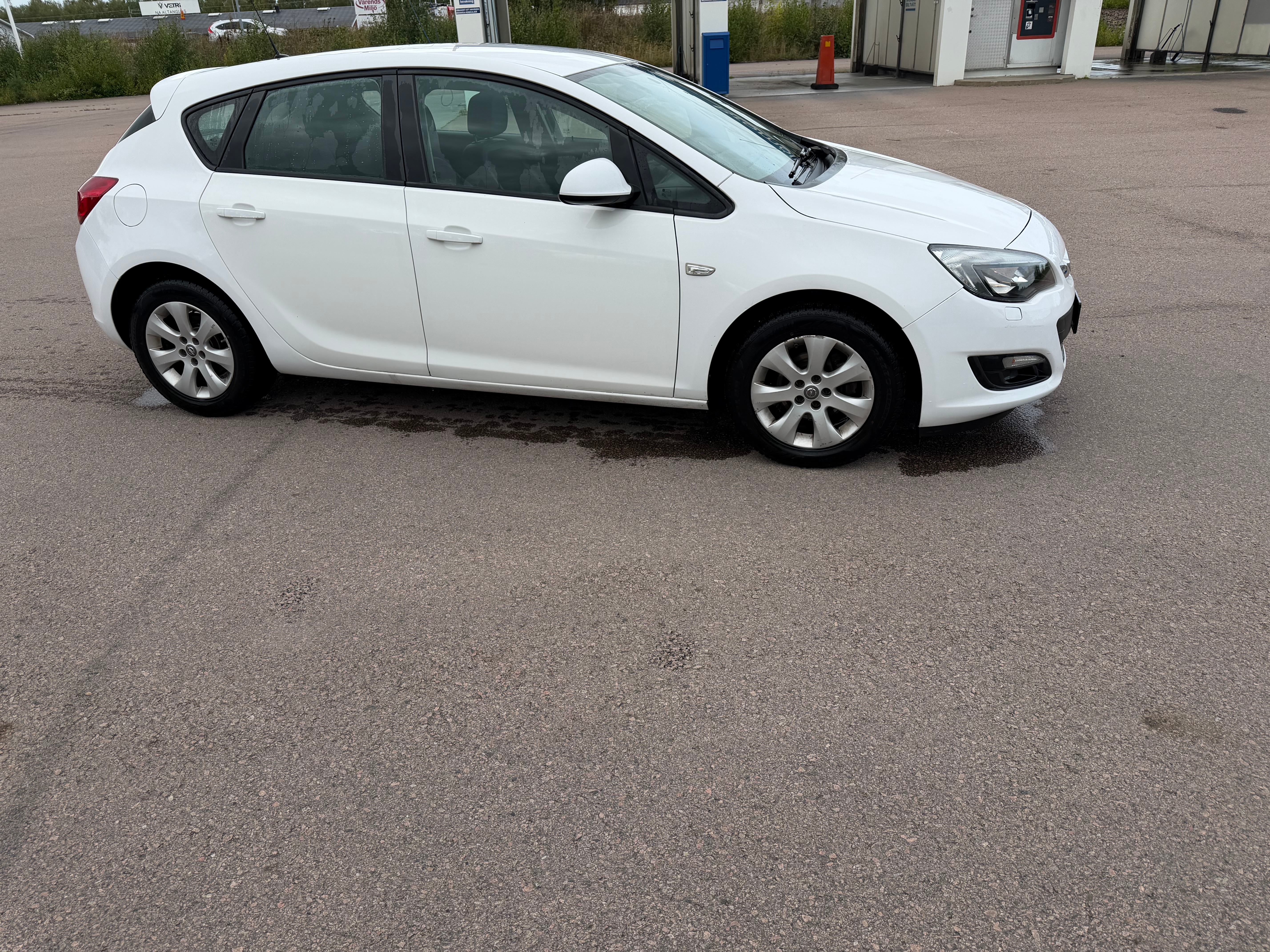 Opel Astra 1.4 Turbo Automatisk 2015, kuva 3/5