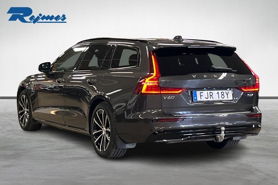 Volvo V60 2025, photo 2/10