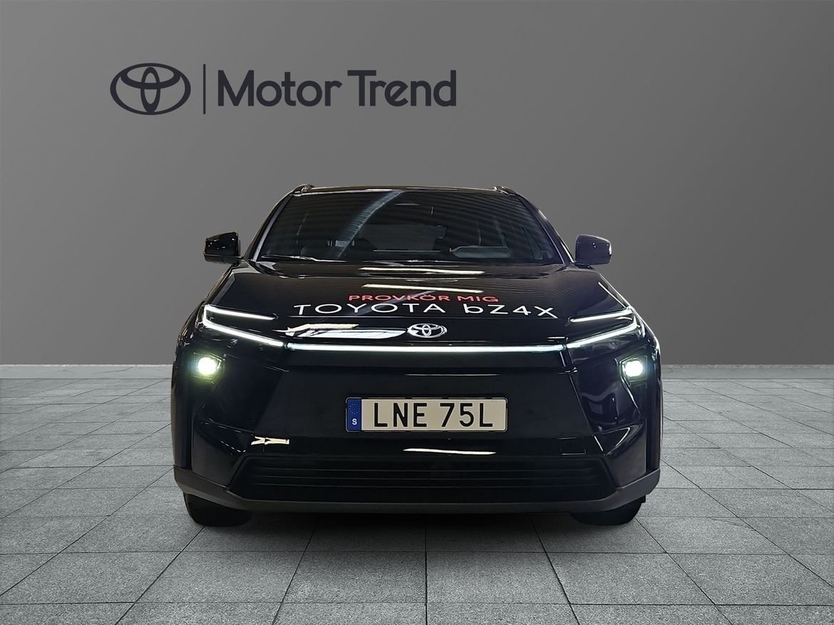 Toyota bZ4X Executive 73.1 kWh AWD 343hk 2025, bild 6/10