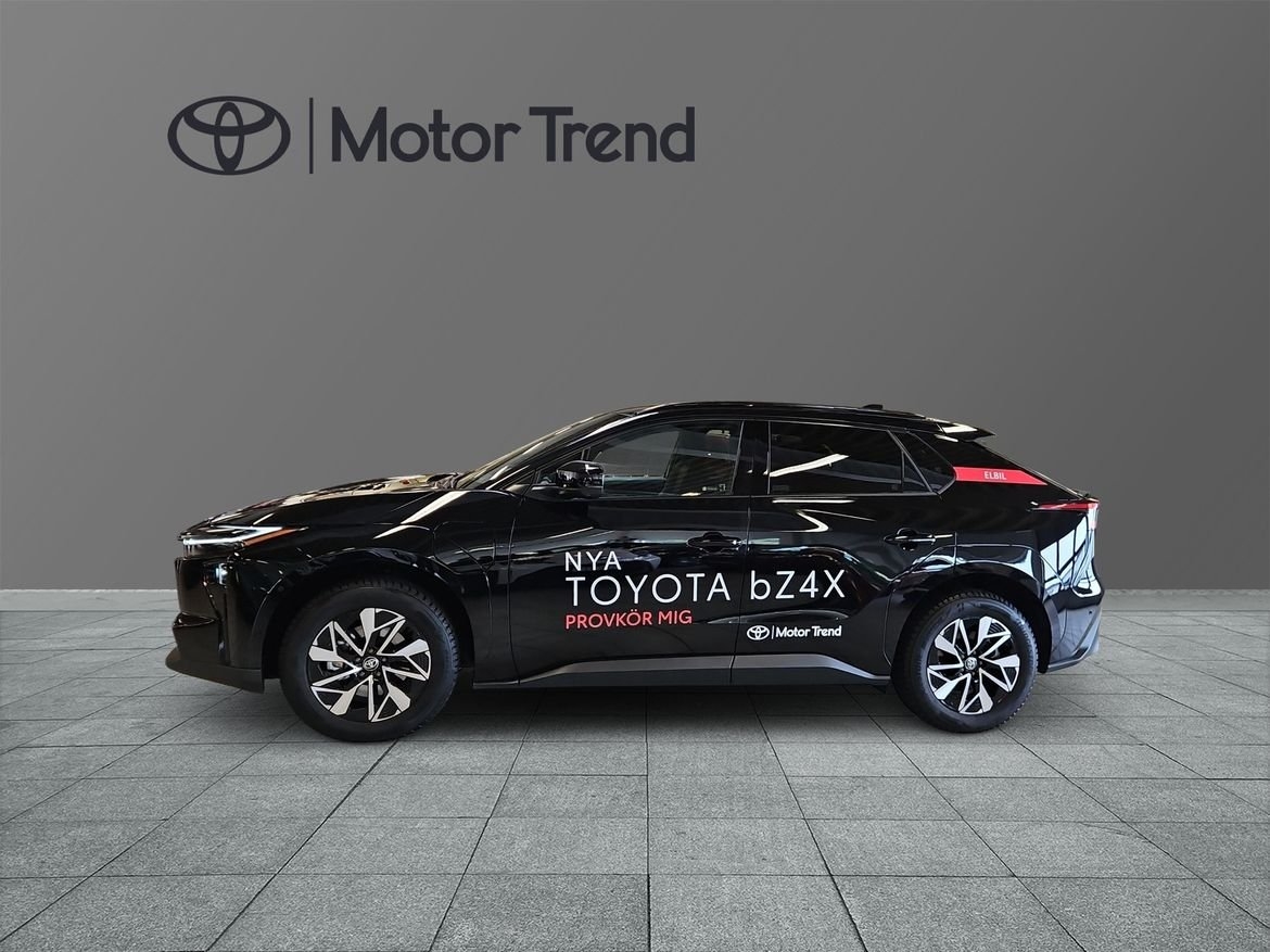 Toyota bZ4X Executive 73.1 kWh AWD 343hk 2025, bild 4/10