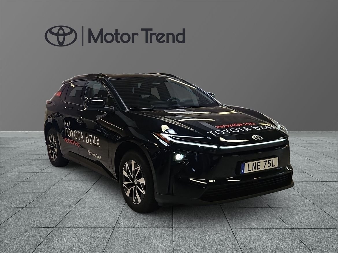 Toyota bZ4X Executive 73.1 kWh AWD 343hk 2025, bild 7/10
