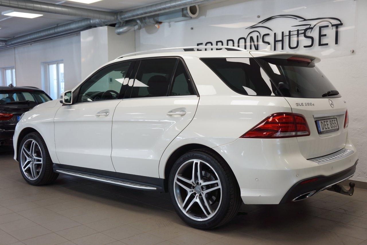 Mercedes-Benz GLE 2016, kuva 2/10