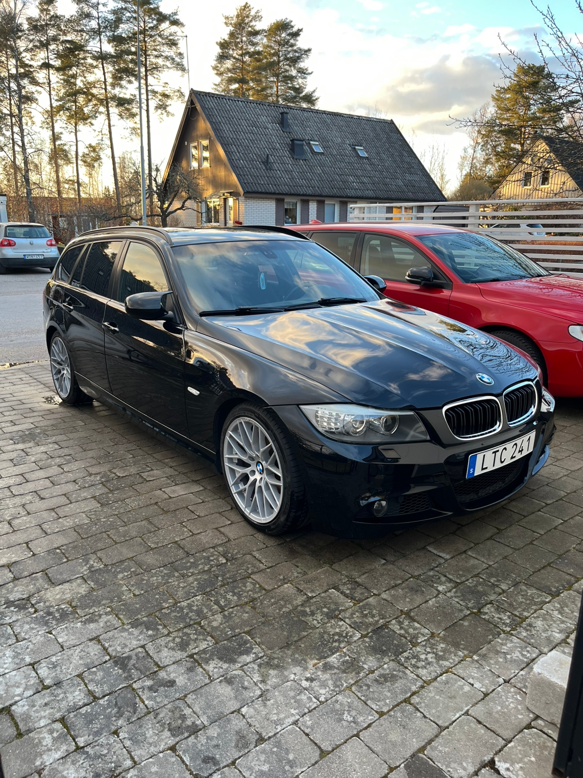 BMW 320 d xDrive Touring Manuell 2011, bild 2/6