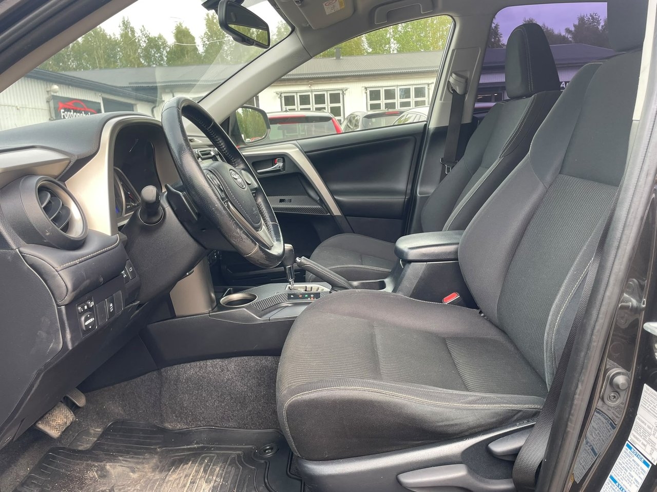 Toyota RAV4 2015, kuva 2/2